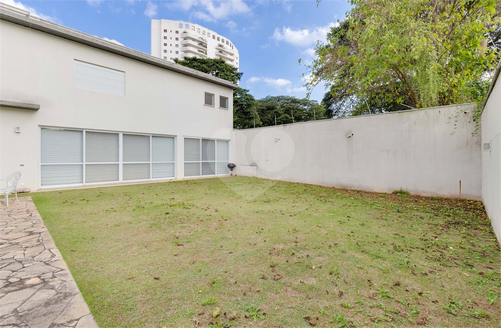 Sobrado à venda com 4 quartos, sendo 2 suítes,  em Granja Julieta, São Paulo, SP
