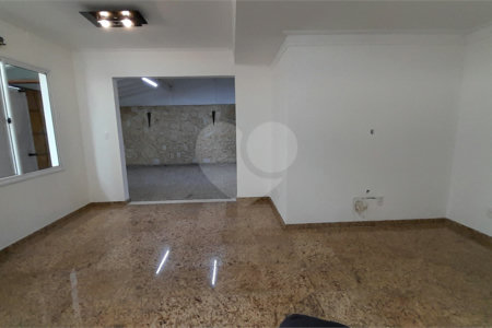 Casa à venda com 3 quartos, sendo 1 suíte, no condomínio Residencial Jardins, São Bernardo do Campo - SP