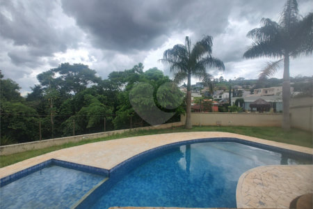 Casa à venda com 5 quartos, sendo 3 suítes, no condomínio Serra da Estrela, Atibaia - SP