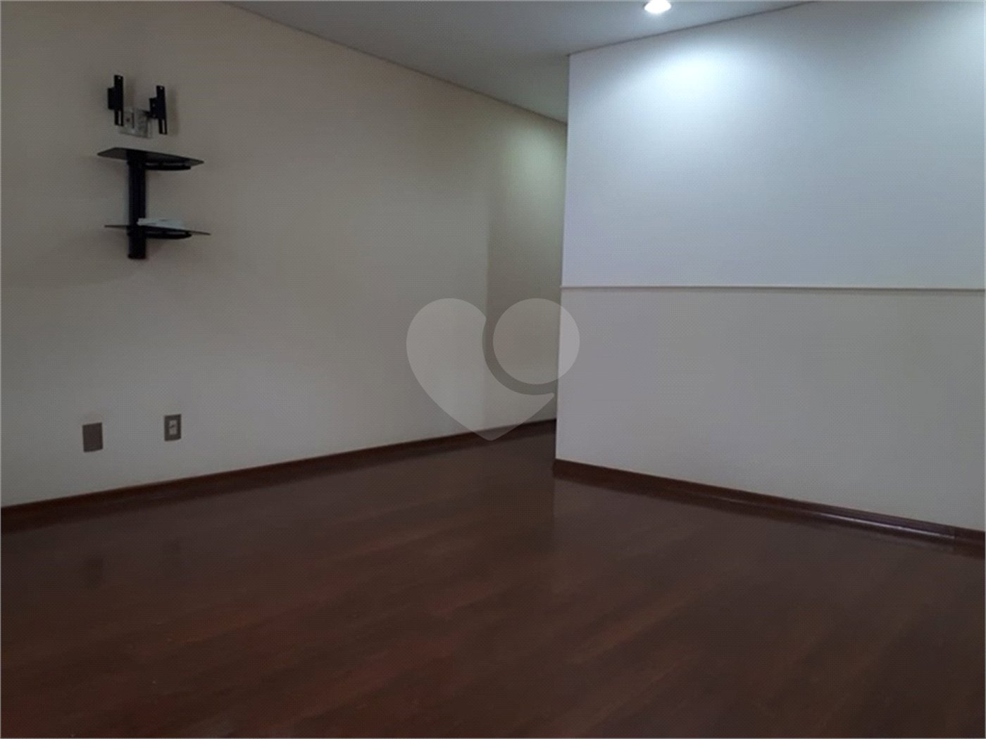 Sobrado à venda com 5 quartos, sendo 3 suítes, em Tremembé, São Paulo, SP