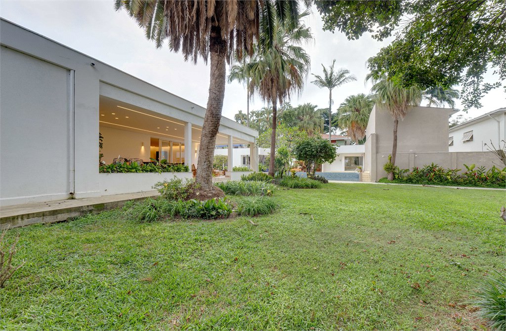 Casa Térrea à venda ou para alugar com 4 suítes em Alto da Boa Vista, São Paulo, SP