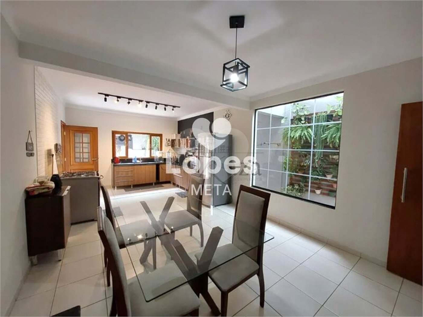 Casa à venda com 3 quartos, sendo 1 suíte,  no condomínio Loteamento Vila Branca, Jacareí - SP