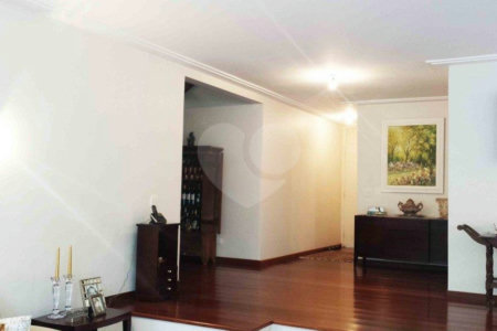 Sobrado à venda com 4 quartos, sendo 2 suítes, em Jardim Marajoara, São Paulo, SP