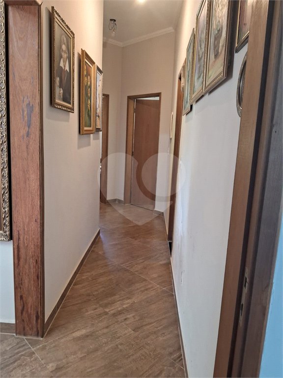 Casa à venda com 5 quartos, sendo 1 suíte, no condomínio Village da Serra, Araçoiaba da Serra - SP