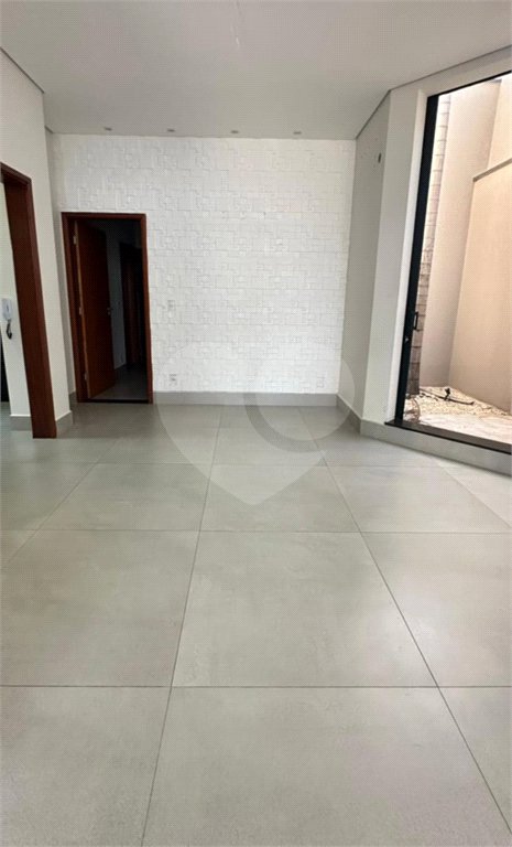 Casa à venda com 3 quartos, sendo 2 suítes, no condomínio Residencial Maria Dulce, Indaiatuba - SP