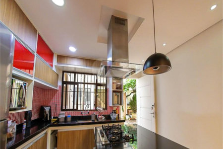 Sobrado à venda com 4 quartos, sendo 3 suítes, em Vila Mazzei, São Paulo, SP