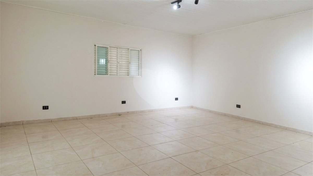 Chácara à venda com 3 suítes em Vila Xisto, São Miguel Arcanjo, SP