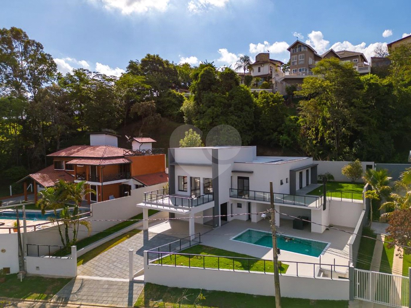 Casa à venda com 4 quartos, sendo 3 suítes, no condomínio Estância Marambaia, Vinhedo - SP