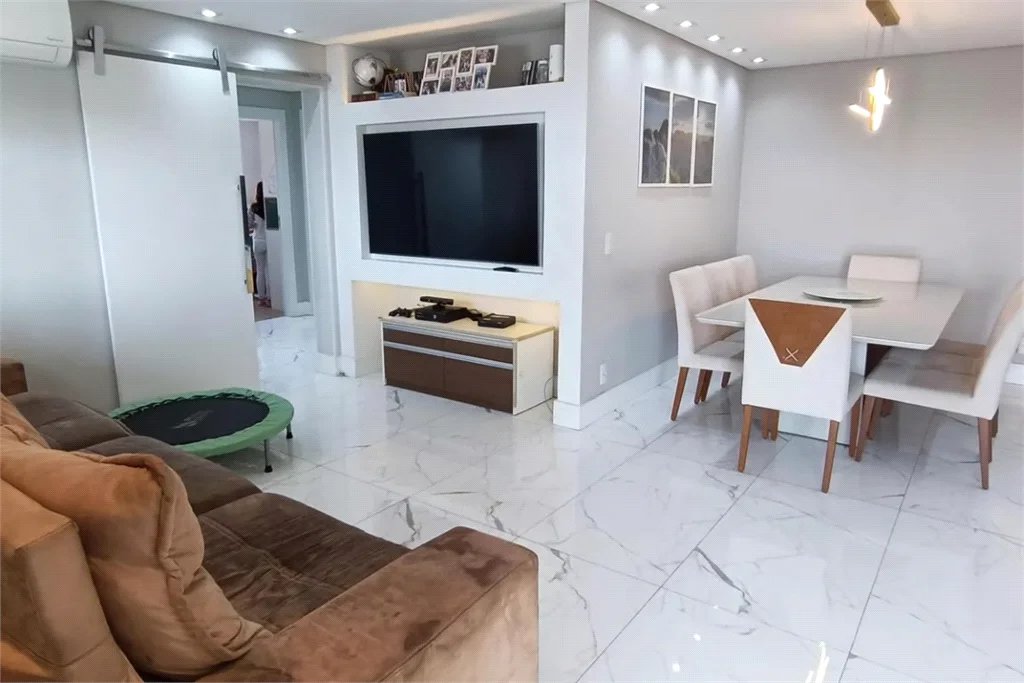Apartamento à venda com 3 quartos, sendo 1 suíte,  em Jardim Vazani, São Paulo, SP