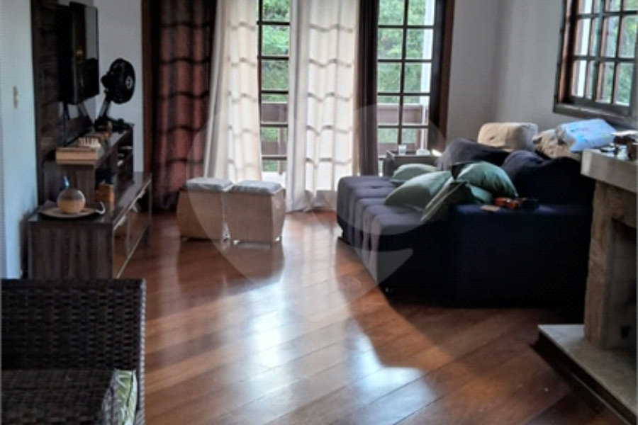 Casa à venda com 3 quartos, sendo 1 suíte,  no condomínio Alpes da Cantareira, Mairiporã - SP