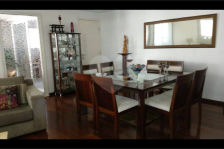 Apartamento à venda no Paraíso de 303m² com 4 suítes e 4 vagas.