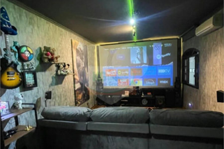 Sobrado à venda com 4 quartos, sendo 1 suíte,  em Jardim Las Vegas, Santo André, SP