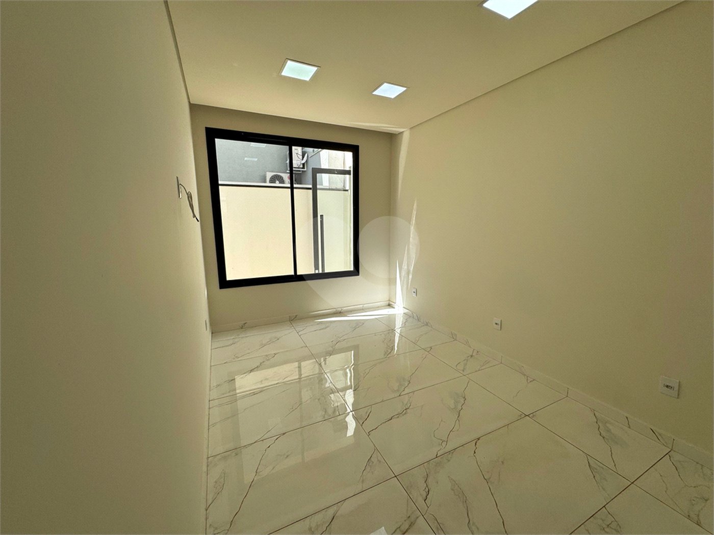 Casa à venda com 5 quartos, sendo 4 suítes, no condomínio Golden Ville, Itapetininga - SP