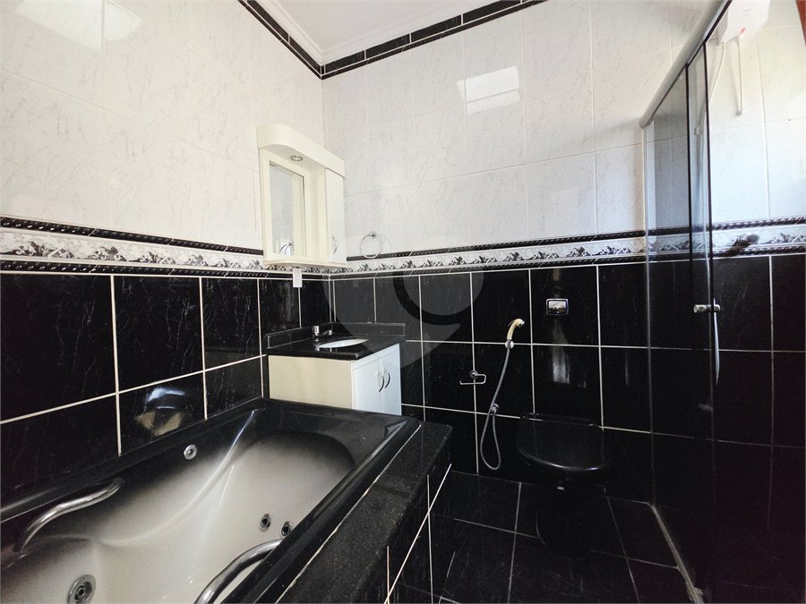 Casa à venda com 3 quartos, sendo 1 suíte, no condomínio Parque das Árvores, Sorocaba - SP