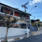 Casa à venda com 4 quartos, sendo 2 suítes,  no Centro, Serra Negra, SP