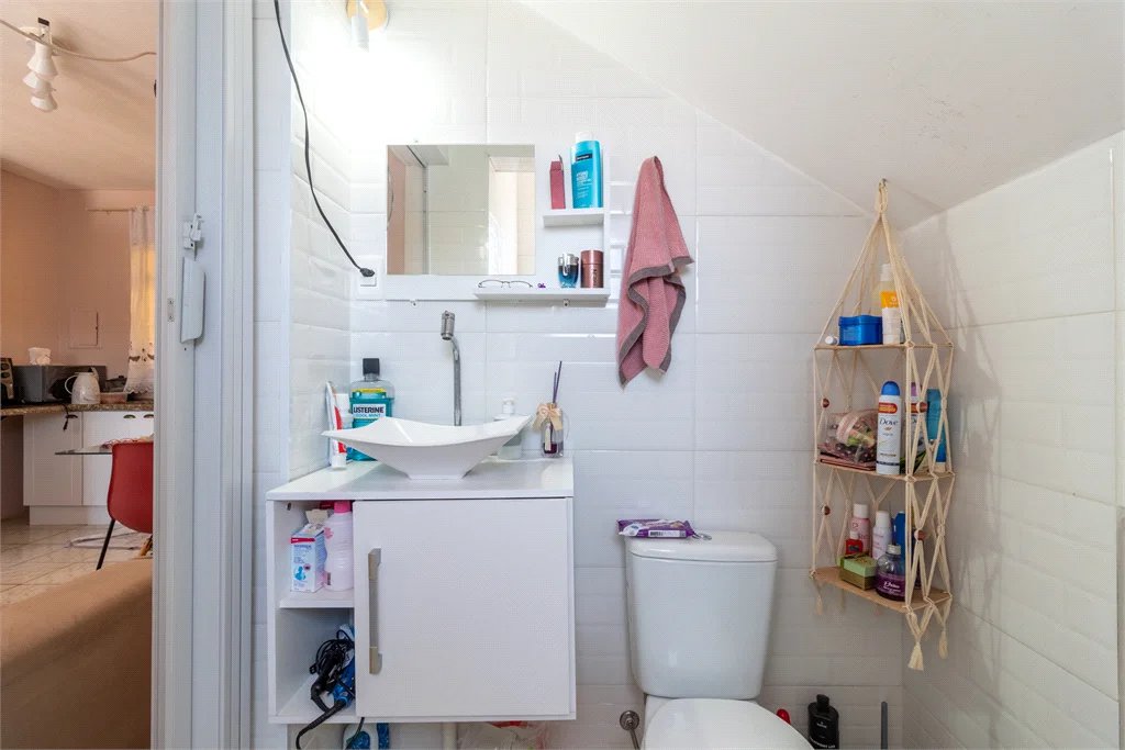 Casa à venda com 3 quartos, sendo 1 suíte, em Jardim Paris, São Paulo, SP