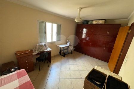 Casa à venda com 4 quartos, sendo 1 suíte, em Vila Henrique, Salto, SP
