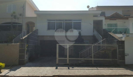 Sobrado à venda com 4 quartos, sendo 1 suíte,  em Tremembé, São Paulo, SP