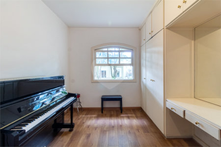 Casa à venda com 4 quartos, sendo 2 suítes,  no condomínio Vila das Flores, São Paulo - SP