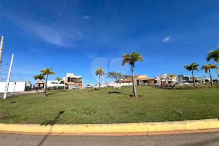 Casa à venda com 3 quartos, sendo 1 suíte, no condomínio Residencial Villagio Wanel, Sorocaba - SP