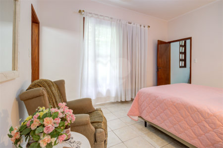Casa à venda com 3 quartos, sendo 1 suíte, em Alto da Boa Vista, São Paulo, SP