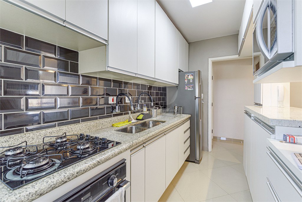 Apartamento à venda com 3 quartos, sendo 1 suíte, em Alto da Boa Vista, São Paulo, SP