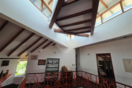 Casa à venda com 4 quartos, sendo 2 suítes, em Cidade São Francisco, São Paulo, SP