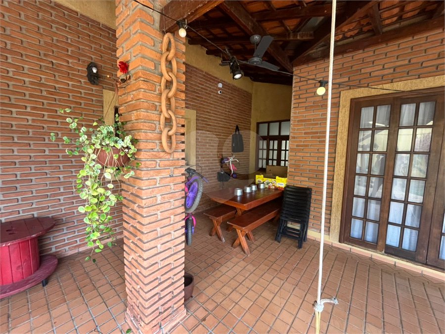 Casa à venda com 3 quartos, sendo 1 suíte, em Parque Santa Marta, São Carlos, SP