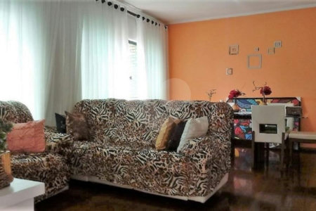 Sobrado à venda com 4 quartos, sendo 2 suítes, em Vila Nivi, São Paulo, SP
