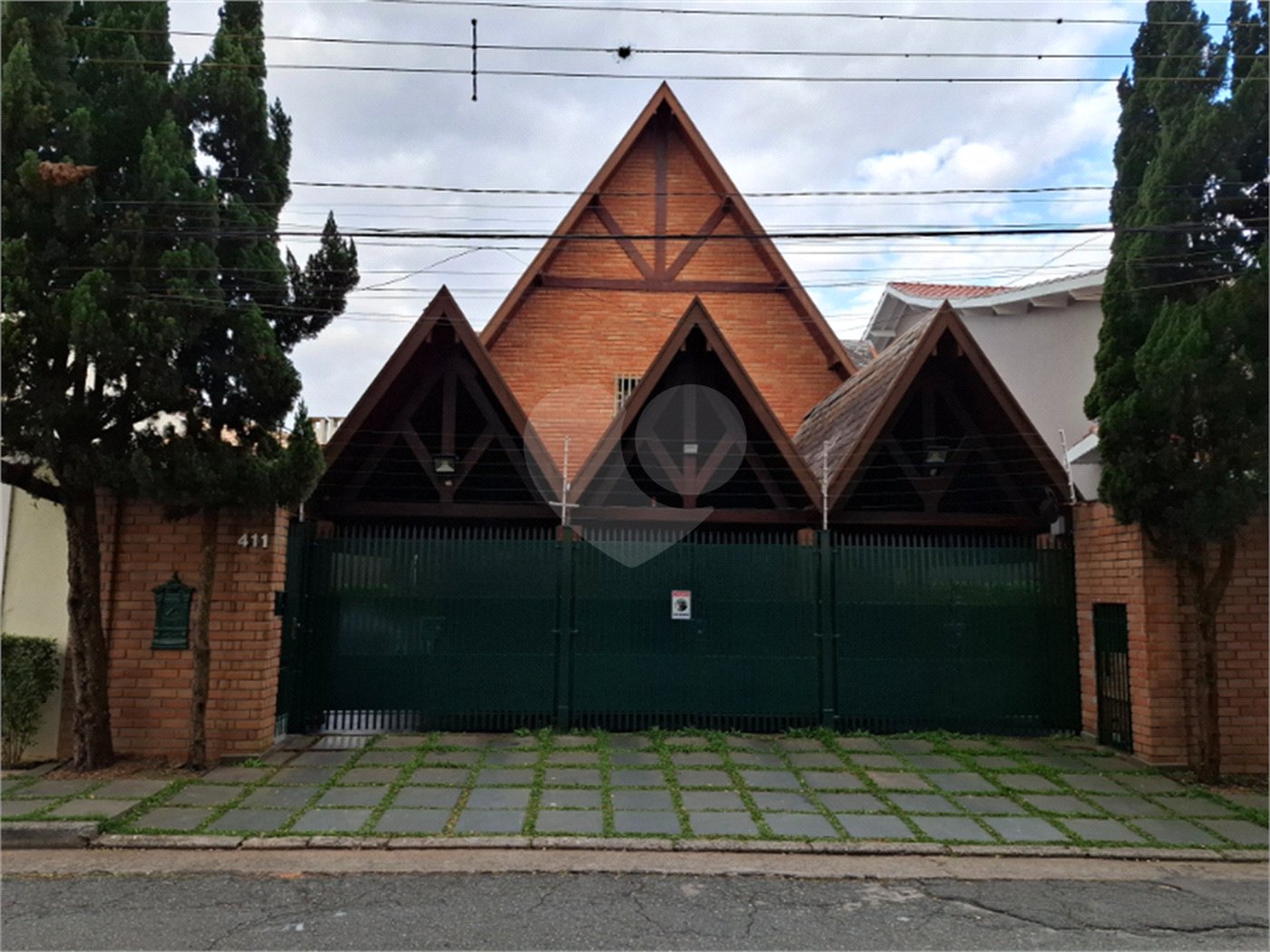 Sobrado à venda com 4 quartos, sendo 2 suítes,  em Jardim Leonor, São Paulo, SP