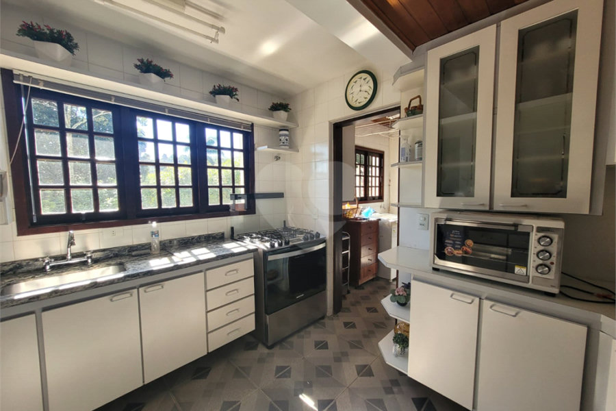 Casa à venda com 3 quartos, sendo 1 suíte, no condomínio Alpes da Cantareira, Mairiporã - SP