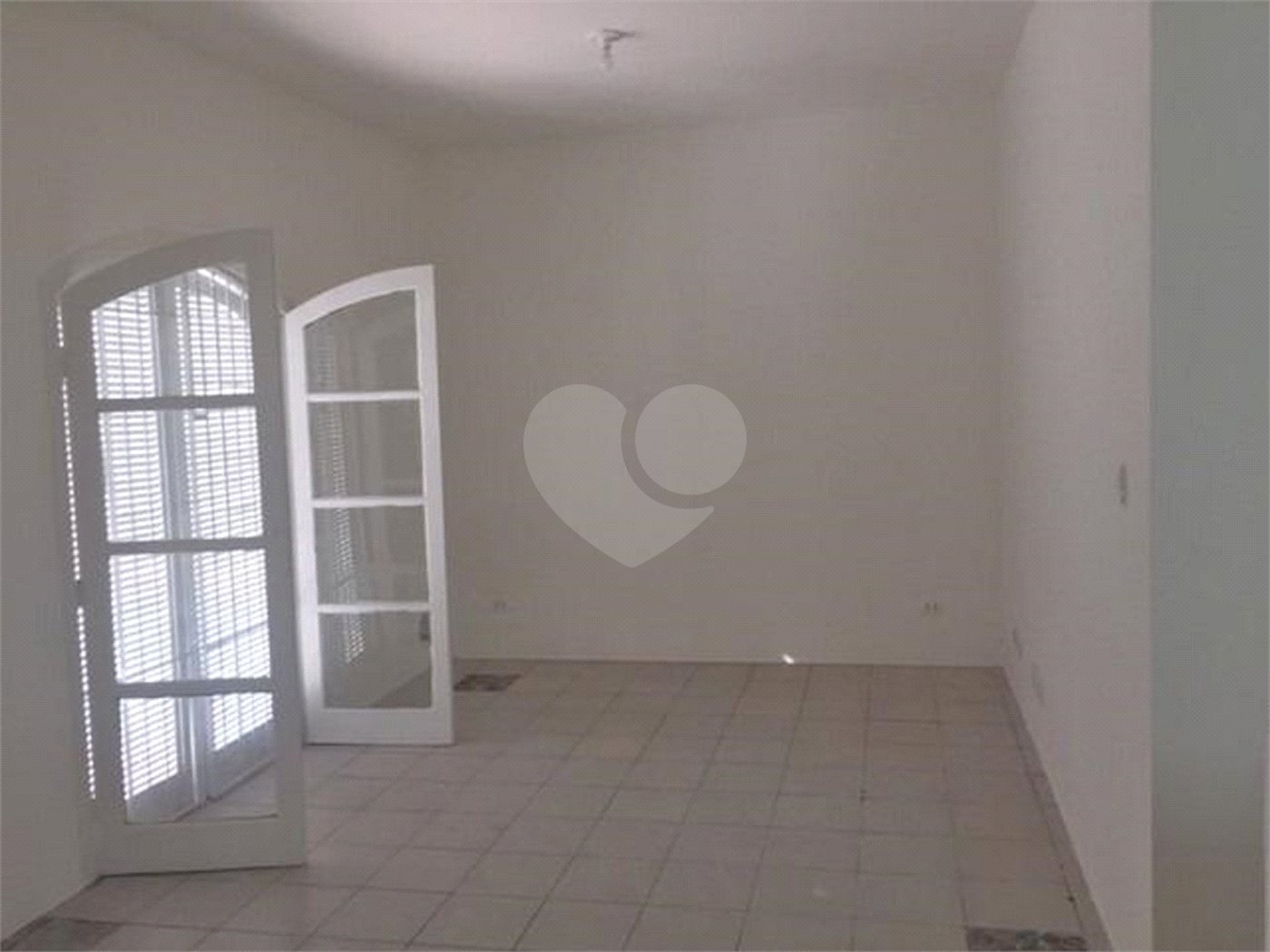 Casa à venda com 3 quartos, sendo 1 suíte, em Morumbi, São Paulo, SP
