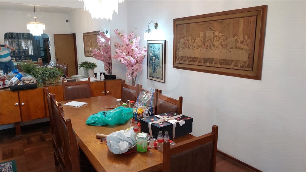 Casa à venda com 7 quartos, sendo 2 suítes, em Jardim Londrina, São Paulo, SP
