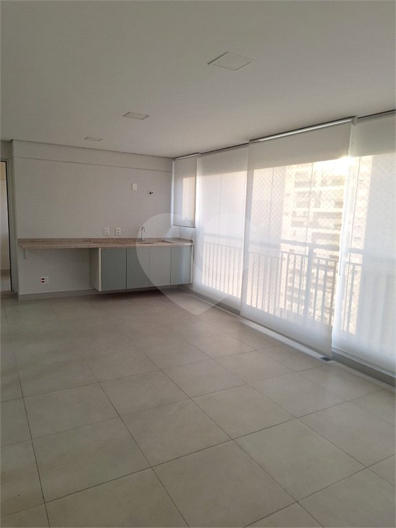 Apartamento à venda com 3 suítes em Vila Anastácio, São Paulo, SP