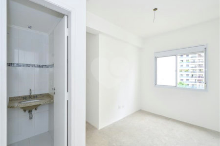 Apartamento à venda com 3 quartos, sendo 1 suíte, em Vila Gumercindo, São Paulo, SP