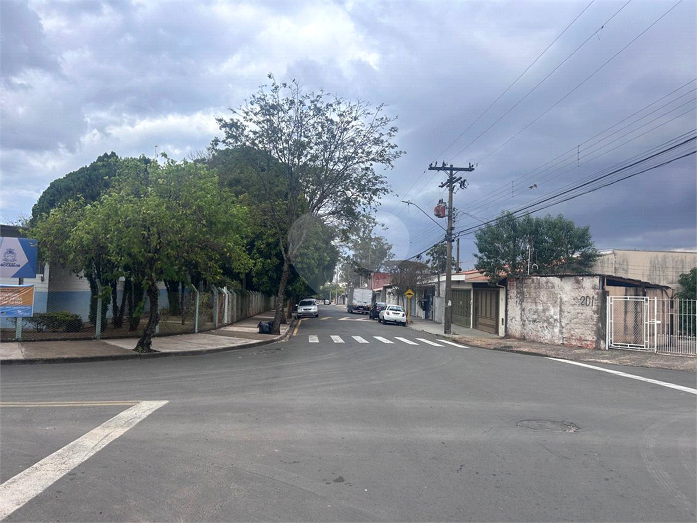 Terreno já cimentado a venda no Jockey Club