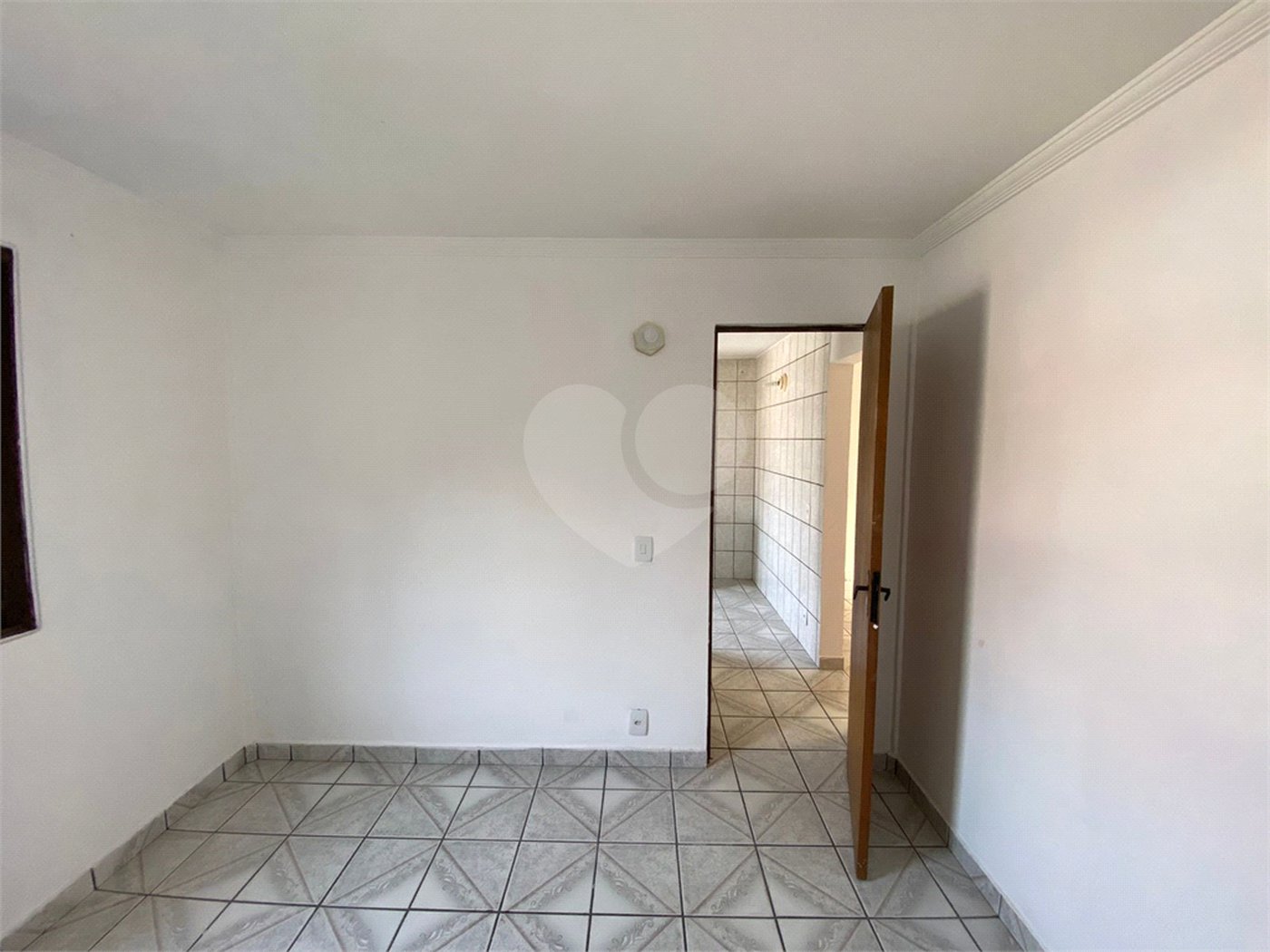 Apartamento para alugar com 2 quartos em Jardim Adriane, Itaquaquecetuba, SP