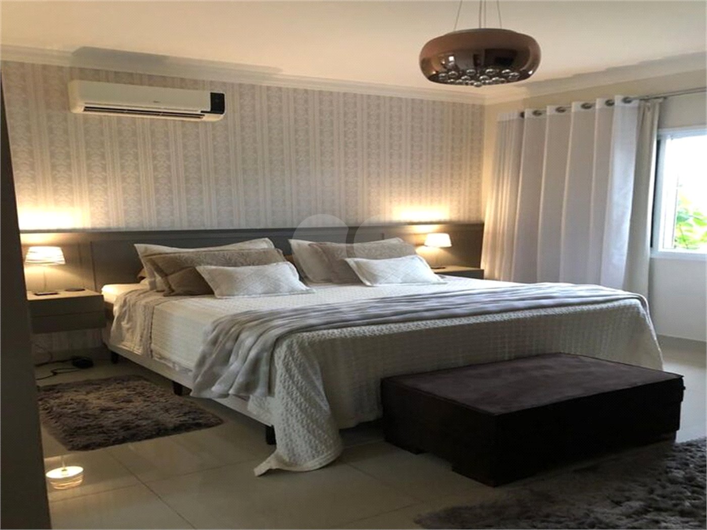 Casa à venda com 4 quartos, sendo 3 suítes, no condomínio Residencial Terra Nobre, Indaiatuba - SP