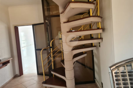 Sobrado à venda com 2 quartos, sendo 1 suíte, em Jardim Ivana, São Paulo, SP