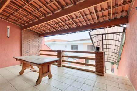 Sobrado à venda com 4 quartos, sendo 1 suíte,  em Interlagos, São Paulo, SP