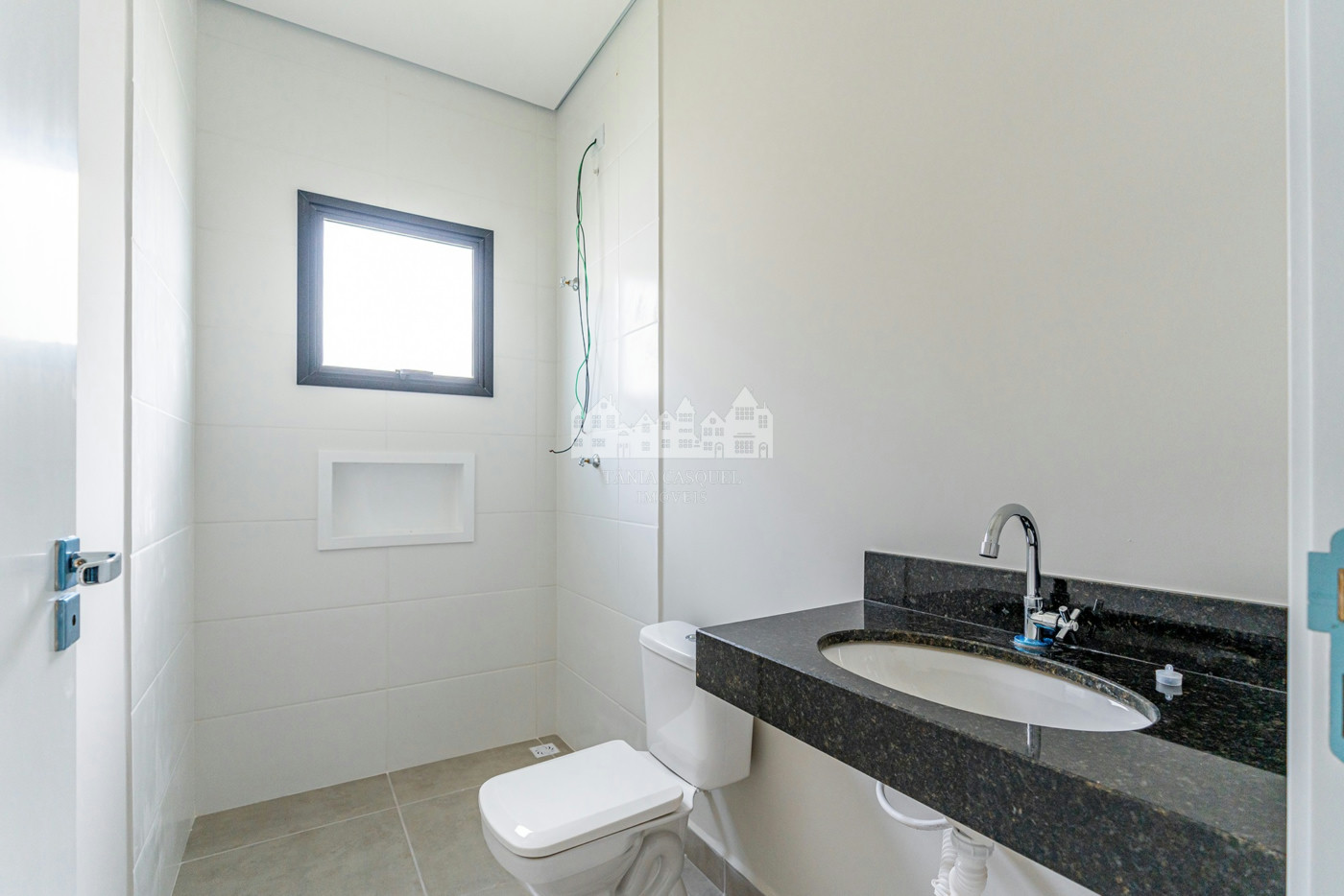 Casa térrea à venda com 3 quartos, sendo 1 suíte, no condomínio Flores da Usina, Atibaia - SP