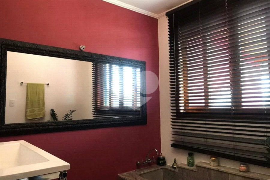 Casa à venda com 5 quartos, sendo 3 suítes, no condomínio Alpes da Cantareira, Mairiporã - SP
