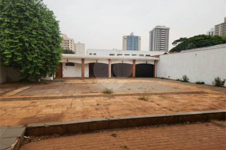 Sobrado à venda ou para alugar com 4 quartos, sendo 2 suítes, no Centro, Araraquara, SP