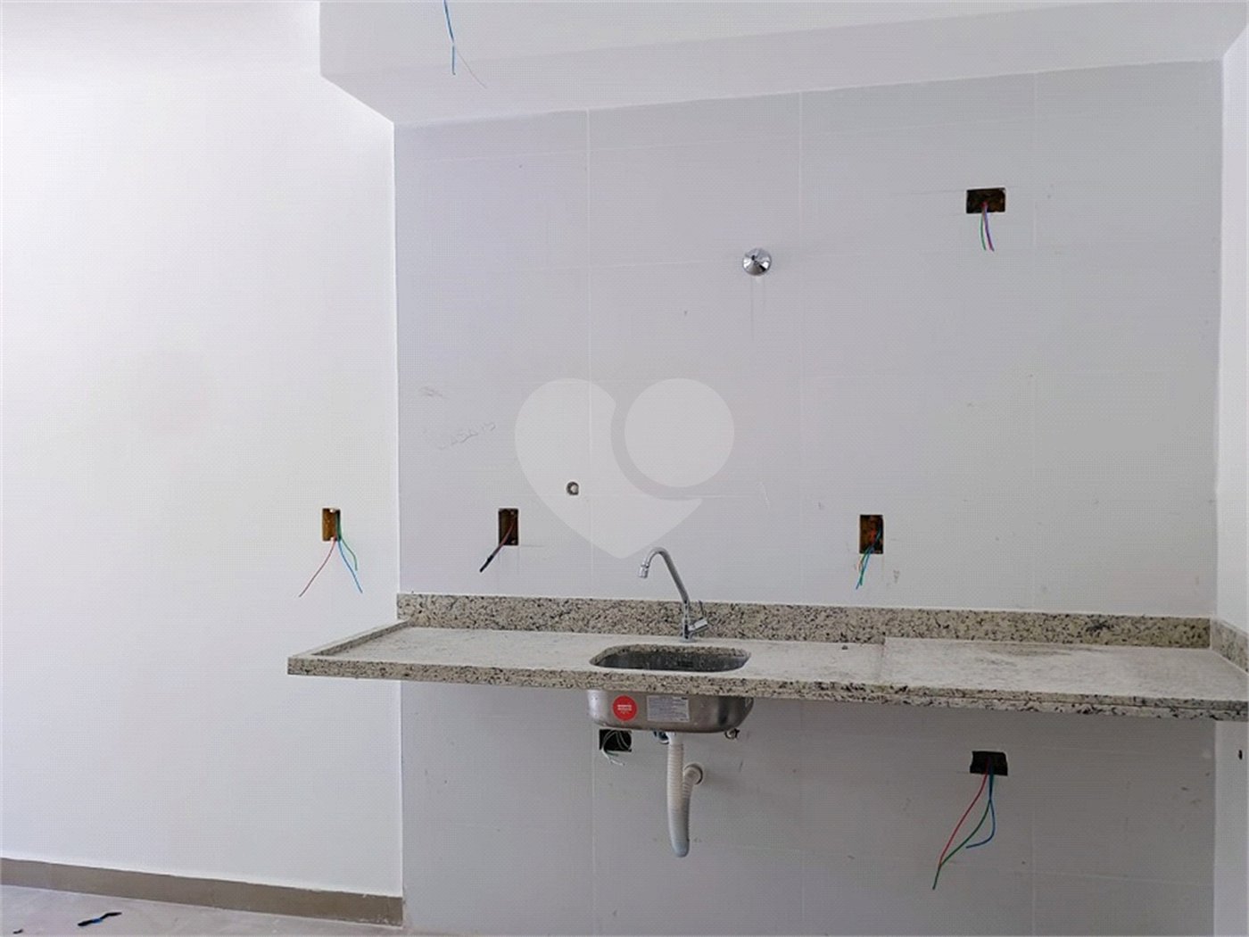 Casa à venda com 2 quartos no condomínio Vila Davos 2, São Paulo - SP