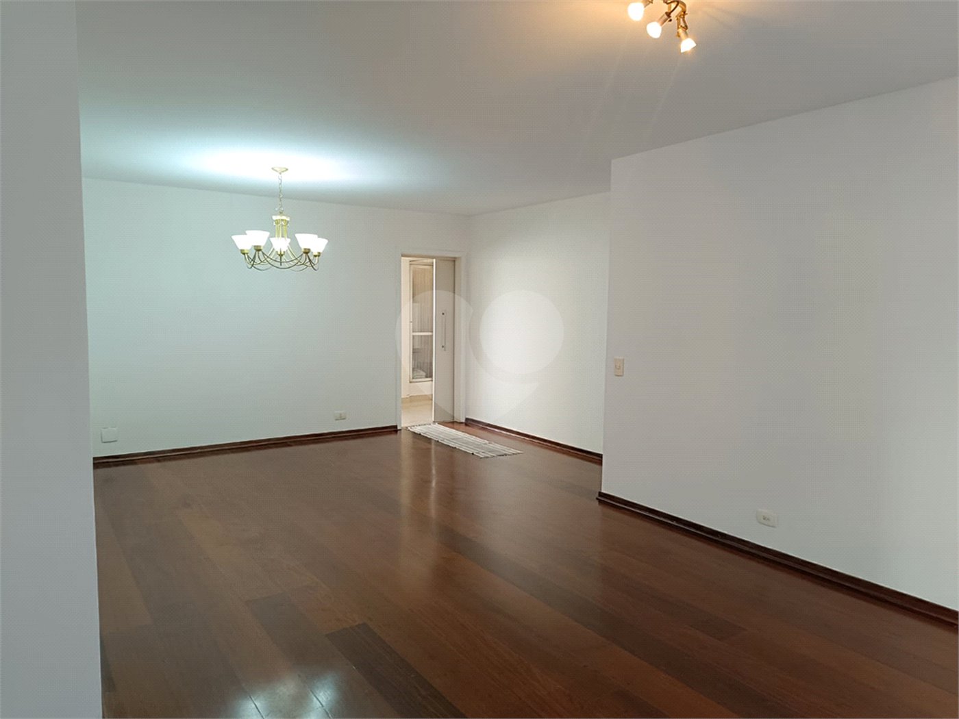 Apartamento à venda com 3 quartos, sendo 1 suíte, em Moema, São Paulo, SP