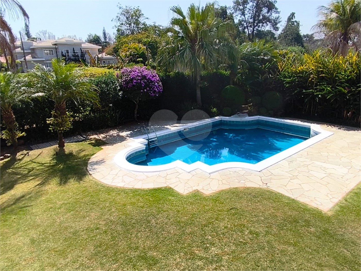 Casa à venda ou para alugar com 5 quartos, sendo 3 suítes, no condomínio Fazenda Lago Azul, Araçoiaba da Serra - SP