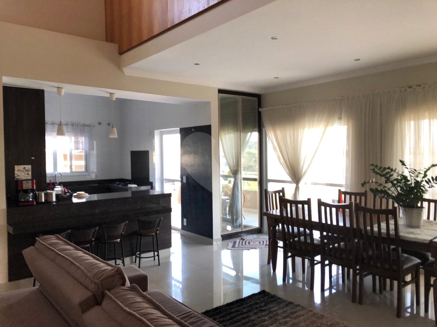 Casa à venda com 5 quartos, sendo 2 suítes, no condomínio Terras de Santa Izabel, Salto - SP