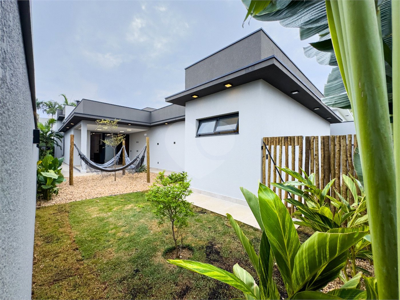 Casa à venda com 3 suítes no condomínio Residencial Helvétia Park, Indaiatuba - SP