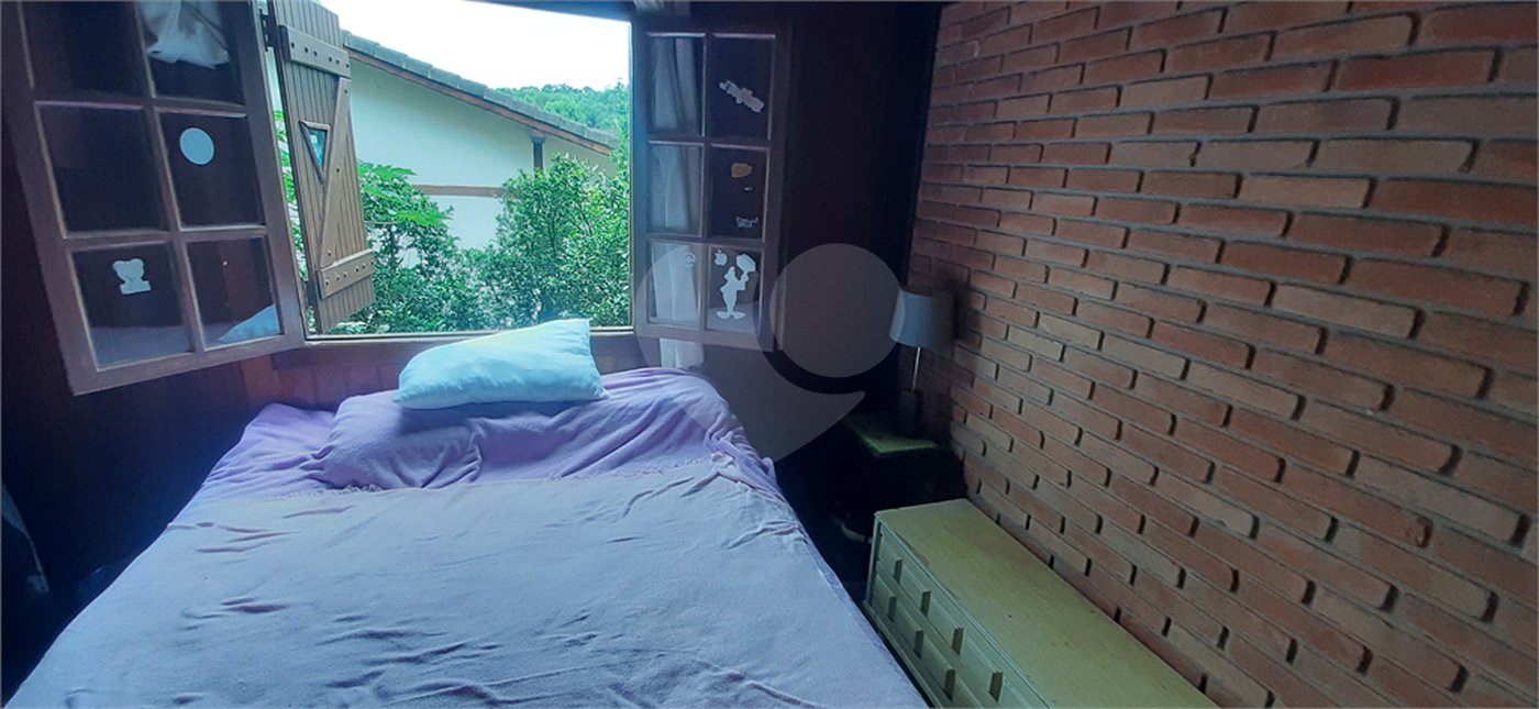 Casa à venda com 4 quartos, sendo 2 suítes, no condomínio Associação Reserva das Hortênsias, Mairiporã - SP