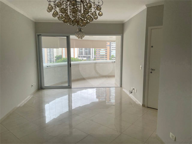 Apartamento à venda com 3 suítes em Campo Belo, São Paulo, SP